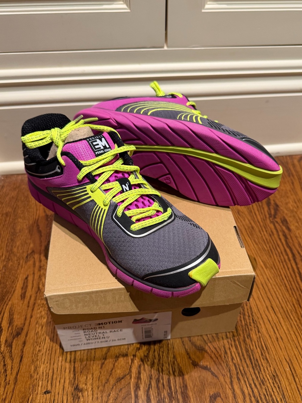 NEVER BEEN WORN Pearl Izumi Women's Project E Motion Road N1 running shoes